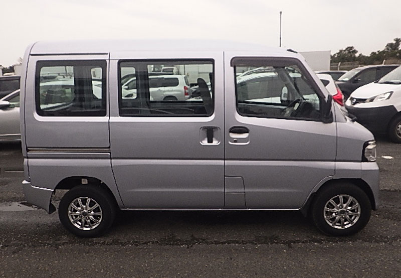 Nissan clipper van